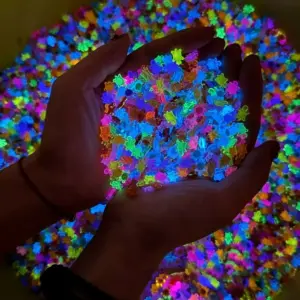 100Pcs Mini Resin Turtles Night Glow Turtle Figurines Realistic Glow in The Night Turtle Miniatures Acrylic for Garden