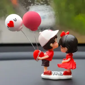 Cartoon Resin Couples Figurine Cute Lovers Balloon Ornament for Car Dashboard Office Desktop Home Decor Lovely Kiss Miniatures