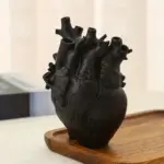 Black Anatomical Heart Vase Halloween Creative Heart Vase Resin Decorative Flower Vessel Modern Art Flower Vessel for Home Decor