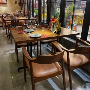 Modern Wood Dining Room Table 4 Seater Walnut Restaurant Dinner Table and Chairs