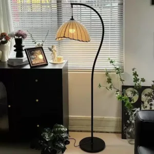Retro Style Floor Lamp Living Room Sofa Side Standing Light Antique Style Bedroom Bedside Lamp Corner Standing Table Lamp LED